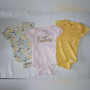 3 Gerber Size 6-9 Months Girls Short-Sleeve One-Piece Bodysuit